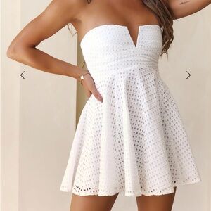 HELLO MOLLY ALLURING ELEGANCE STRAPLESS EMBROIDERED MINI DRESS WHITE